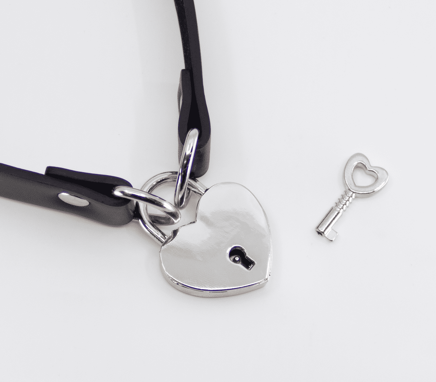 Vegan Heart Locking Bondage Collar